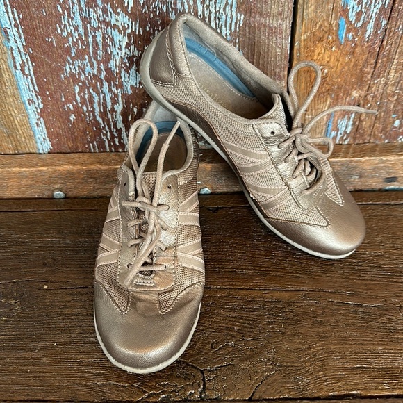 Naturalizer Bronze Defoe Sneaker Size 6.5 - Picture 1 of 8